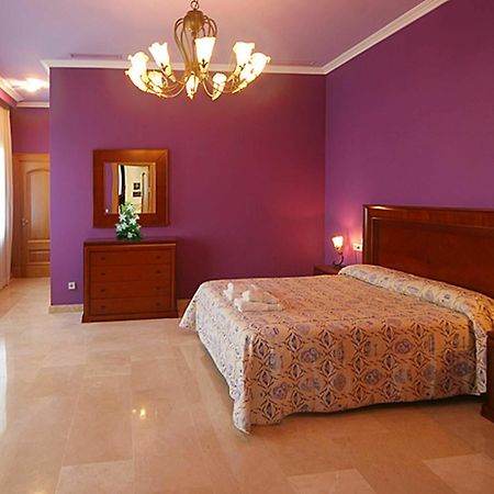 Villa With 4 Bedrooms In Las Lagunas De Mijas, With Wonderful Mountain Eksteriør billede